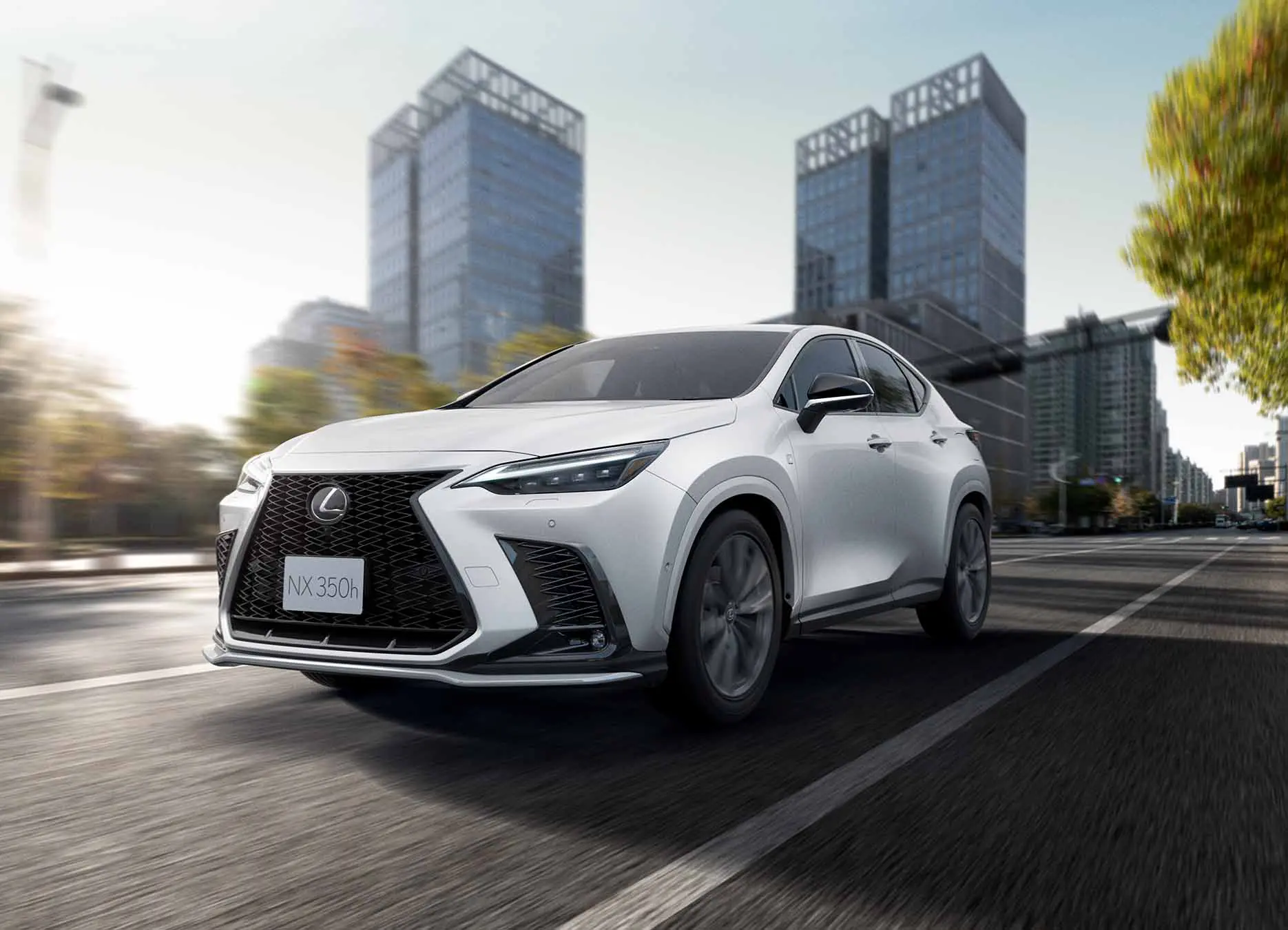 レクサスNX、ハイブリッドとガソリンはどっち？燃費と維持費で徹底比較
